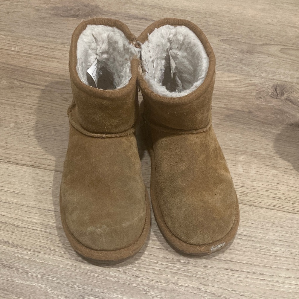 Koolaburra Tan Suede Boots with Plush Lining size 1